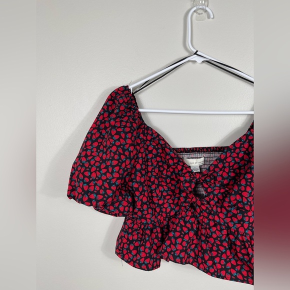 Trendy Red and Black Puff Sleeve Top Strawberry Print Cotton Size M NWT - Picture 2 of 10
